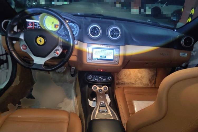 Used Ferrari California T 2009 4.3L Standard Edition Center Console