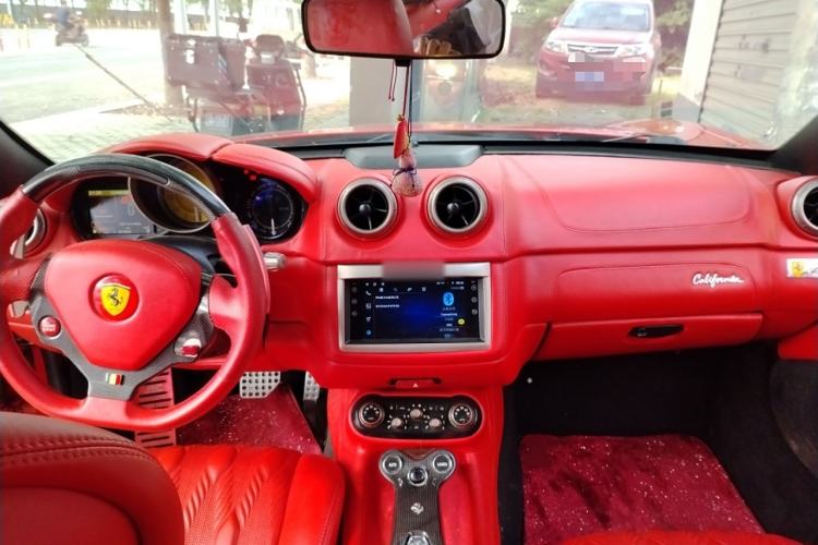 Used Ferrari California T 2009 4.3L Standard Edition Center Console