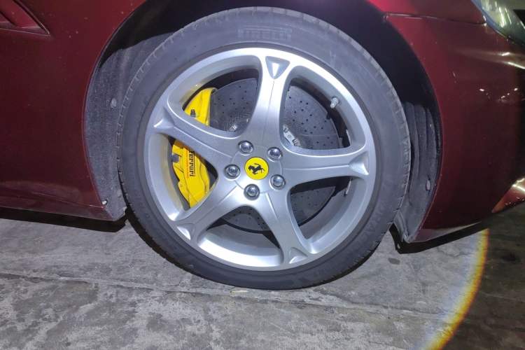 Used Ferrari California T 2009 4.3L Standard Edition Right Front Wheel Hub
