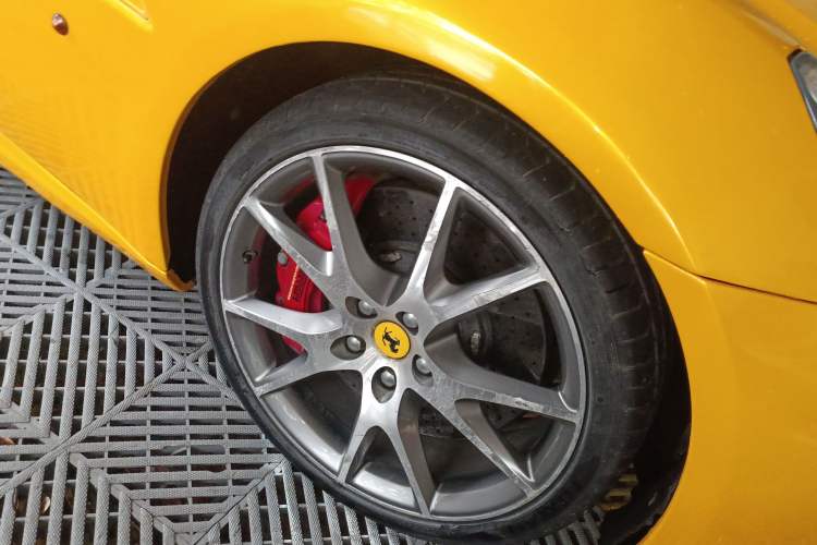 Used Ferrari California T 2009 4.3L Standard Edition Right Front Wheel Hub