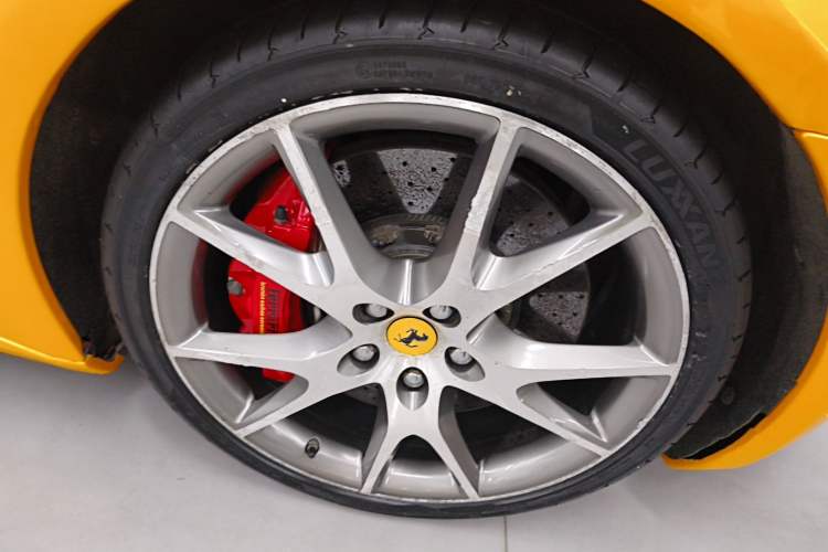Used Ferrari California T 2009 4.3L Standard Edition Right Front Wheel Hub