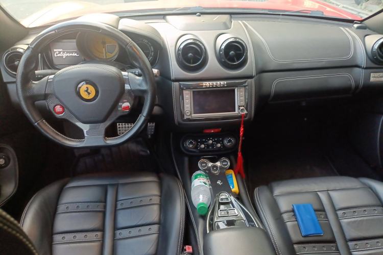 Used Ferrari California T 2012 4.3L Standard Edition Center Console