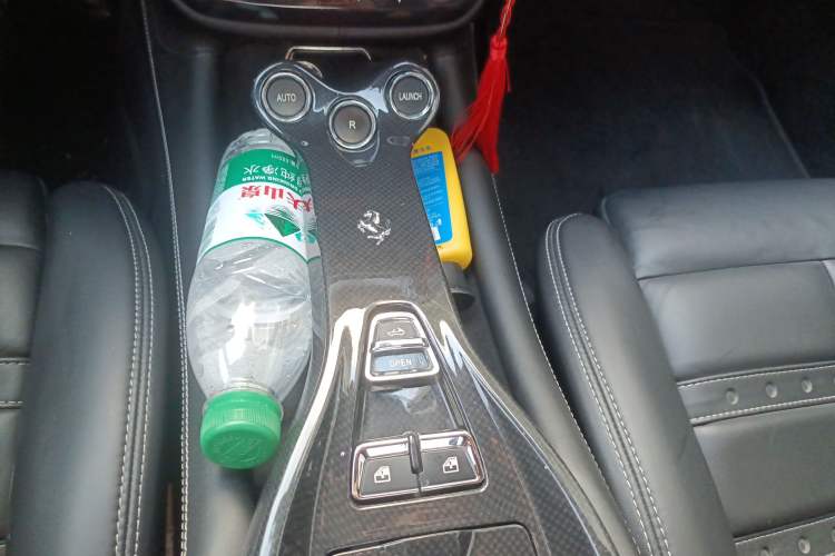Used Ferrari California T 2012 4.3L Standard Edition Gear Lever