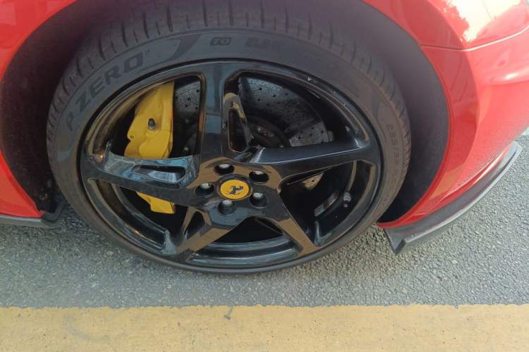 Used Ferrari California T 2012 4.3L Standard Edition Right Front Wheel Hub