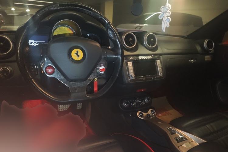 Used Ferrari California T 2012 4.3L Standard Edition Center Console
