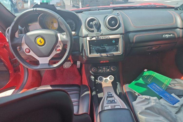 Used Ferrari California T 2012 4.3L Standard Edition Center Console