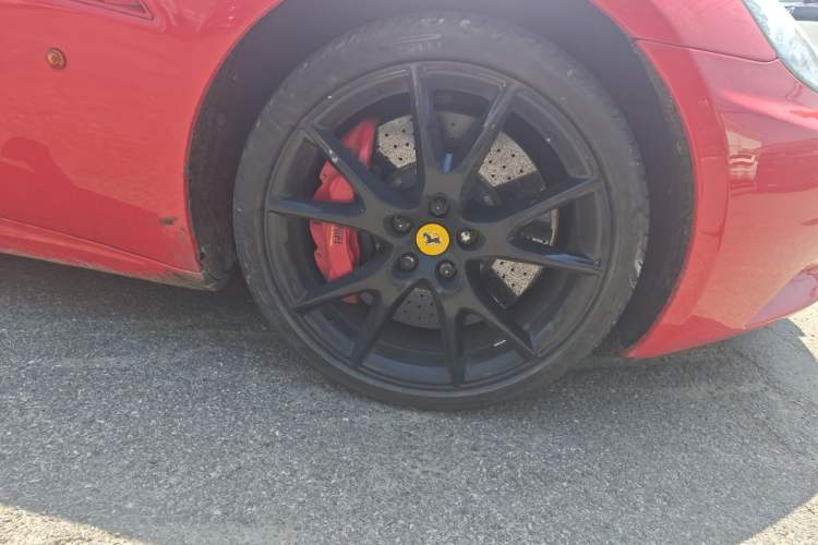 Used Ferrari California T 2012 4.3L Standard Edition Right Front Wheel Hub