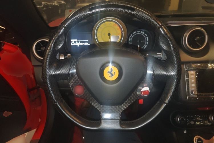 Used Ferrari California T 2012 4.3L Standard Edition Steering Wheel