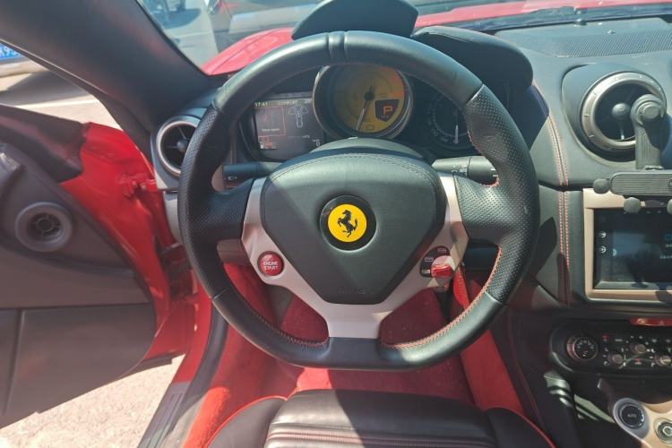 Used Ferrari California T 2012 4.3L Standard Edition Steering Wheel