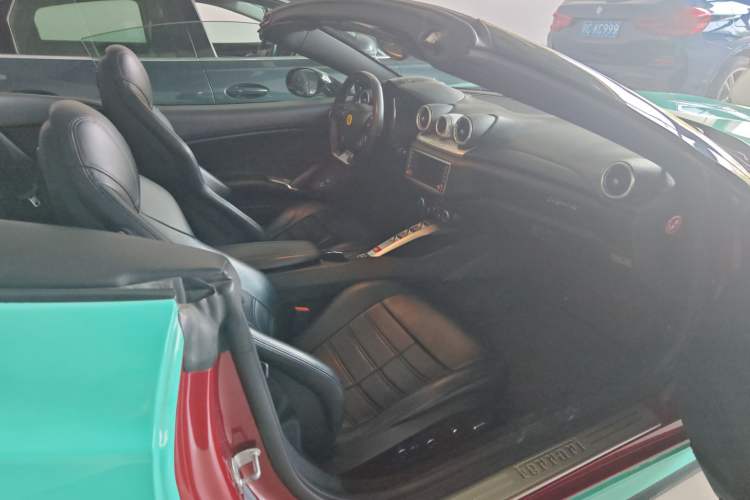 Used Ferrari California T 2015 3.9T Standard Edition Interior 4