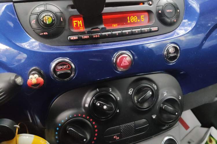 Used Fiat 500 2011 1.4L Sport Edition Audio And AC Panel