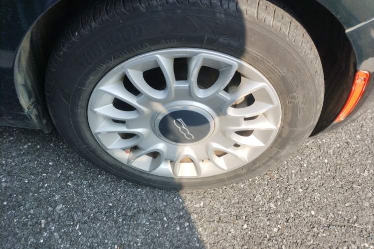 Used Fiat 500 2011 1.4L Deluxe Edition Right Front Wheel Hub