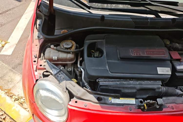 Used Fiat 500 2011 1.4L Deluxe Edition Engine Bay Right