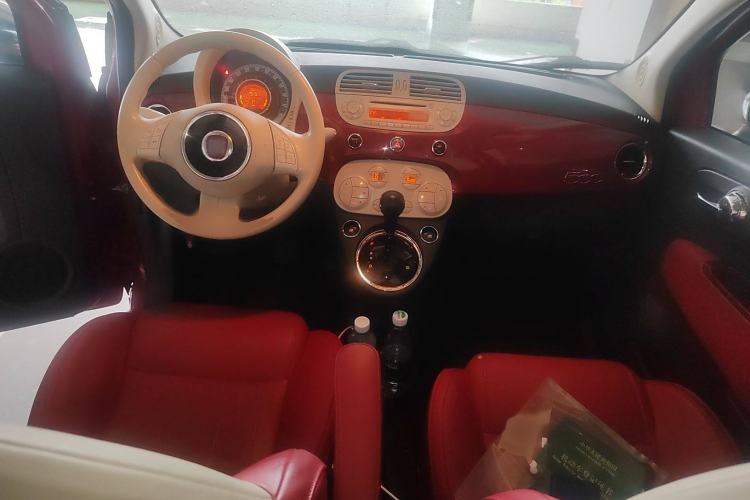 Used Fiat 500 2011 1.4L Deluxe Edition Interior 2
