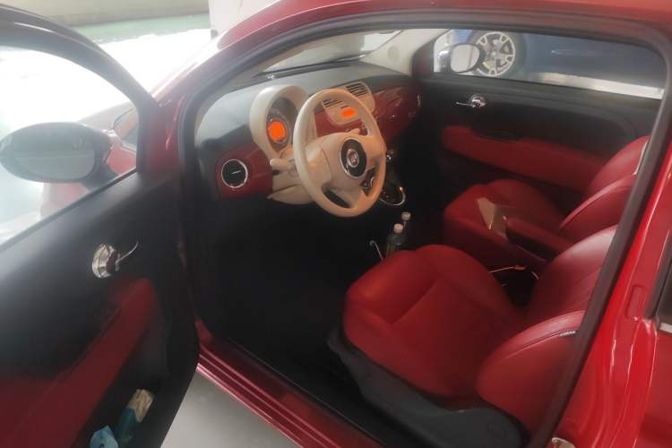 Used Fiat 500 2011 1.4L Deluxe Edition Interior 3