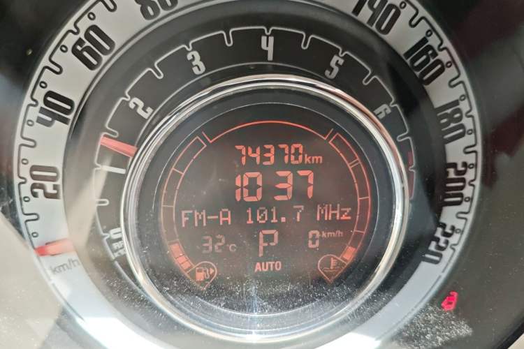Used Fiat 500 2011 1.4L Deluxe Edition Odometer Close Up