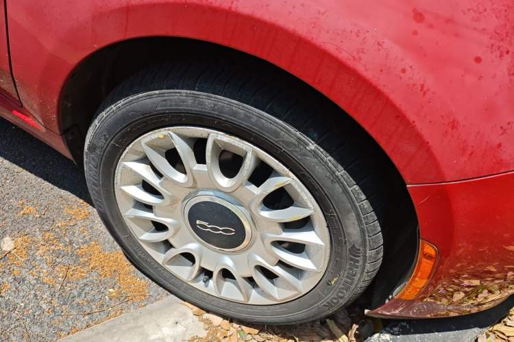 Used Fiat 500 2011 1.4L Deluxe Edition Right Front Wheel Hub