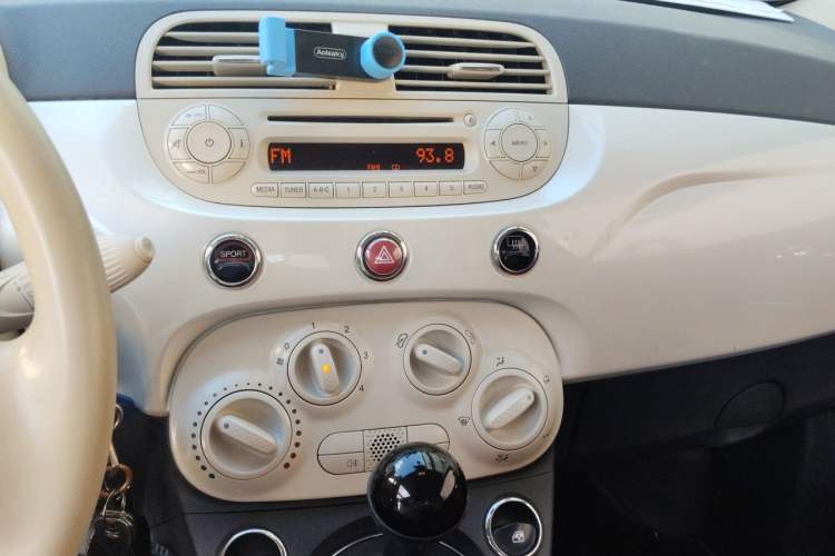 Used Fiat 500 2011 1.4L Fashion Edition Audio And AC Panel