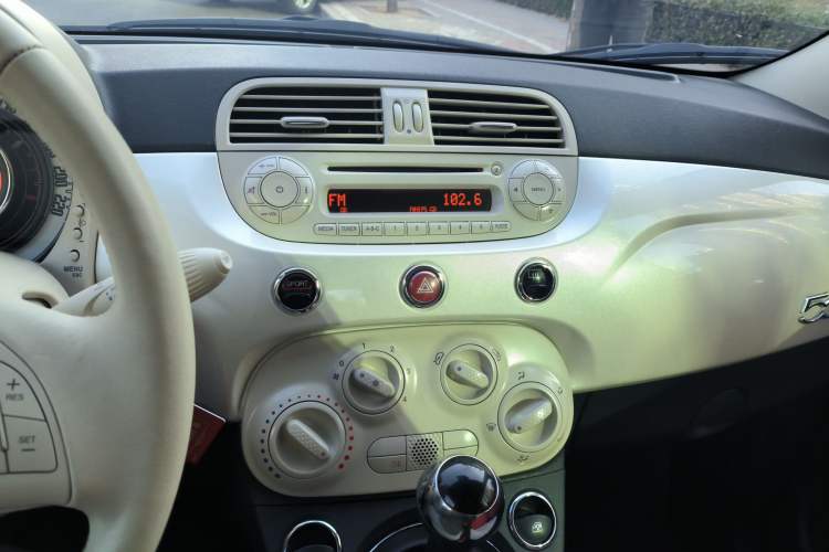 Used Fiat 500 2011 1.4L Fashion Edition Audio And AC Panel