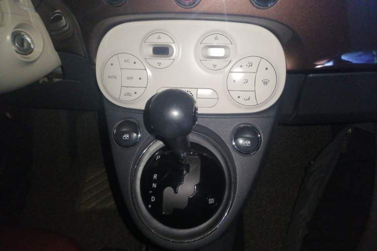 Used Fiat 500 2011 1.4L Deluxe Edition Gear Lever