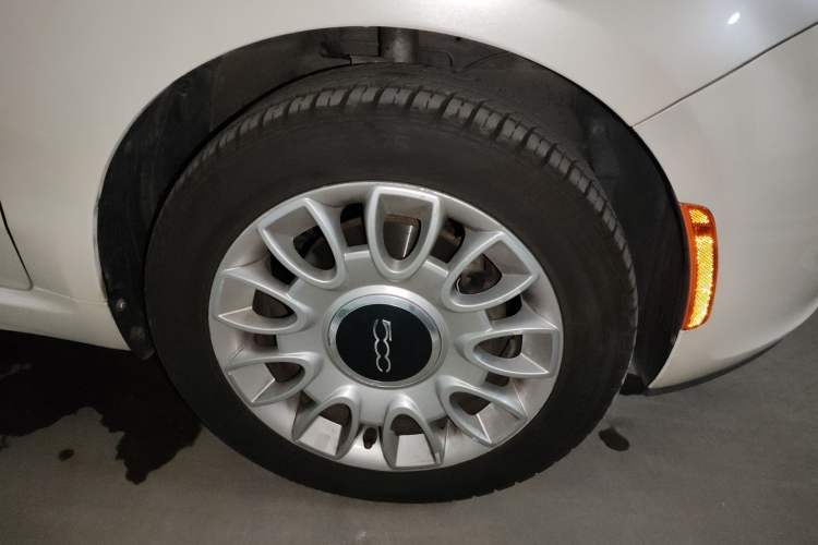 Used Fiat 500 2011 1.4L Deluxe Edition Right Front Wheel Hub
