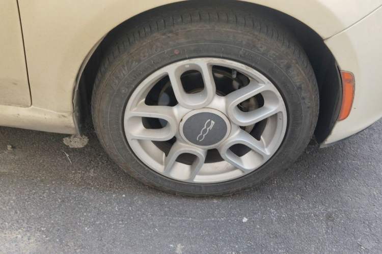 Used Fiat 500 2011 1.4L Fashion Edition Right Front Wheel Hub