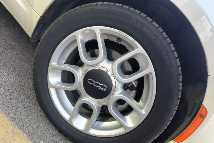 Used Fiat 500 2011 1.4L Fashion Edition Right Front Wheel Hub