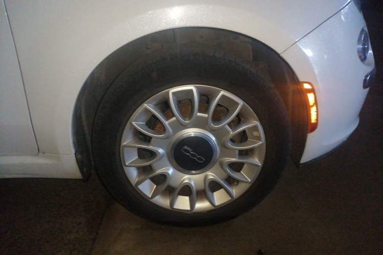 Used Fiat 500 2011 1.4L Deluxe Edition Right Front Wheel Hub