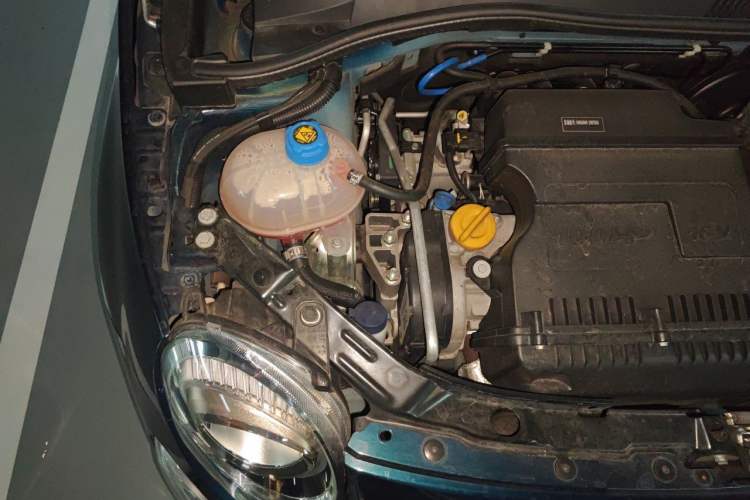 Used Fiat 500  Engine Bay Right