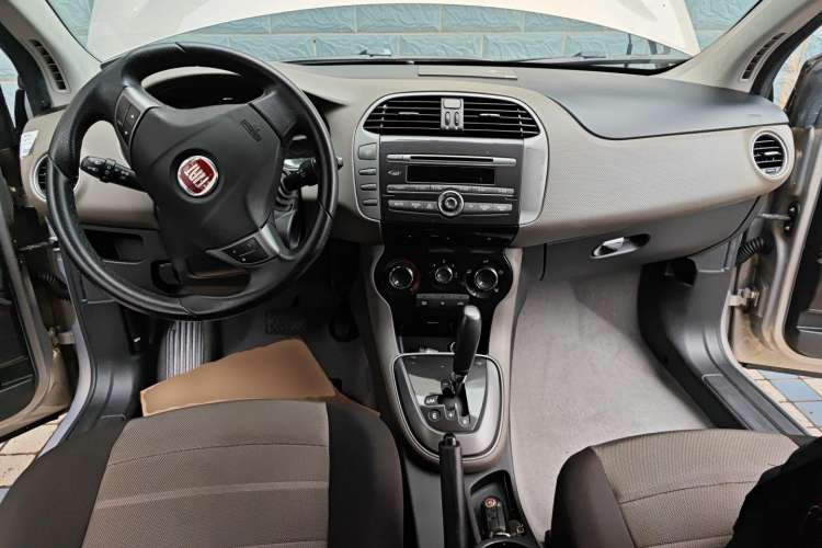 Used Fiat Bravo 2011 1.4T AMT Fashion Edition Center Console