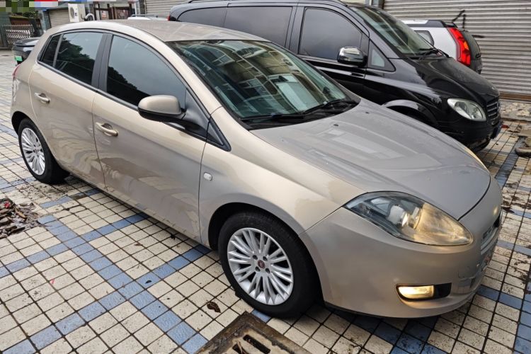 Used Fiat Bravo 2011 1.4T AMT Fashion Edition Front Right 45 Deg