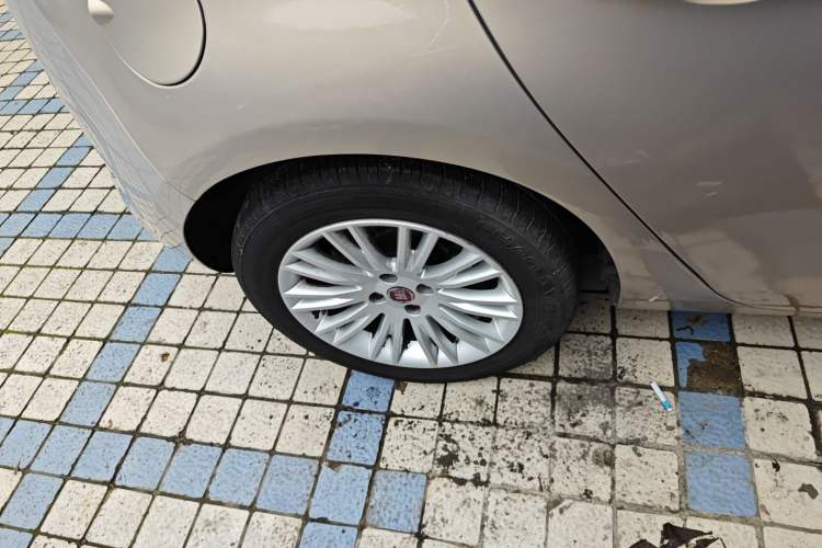 Used Fiat Bravo 2011 1.4T AMT Fashion Edition Right Rear Wheel Hub