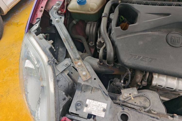 Used Fiat Bravo 2011 1.4T AMT Comfort Edition Engine Bay Right