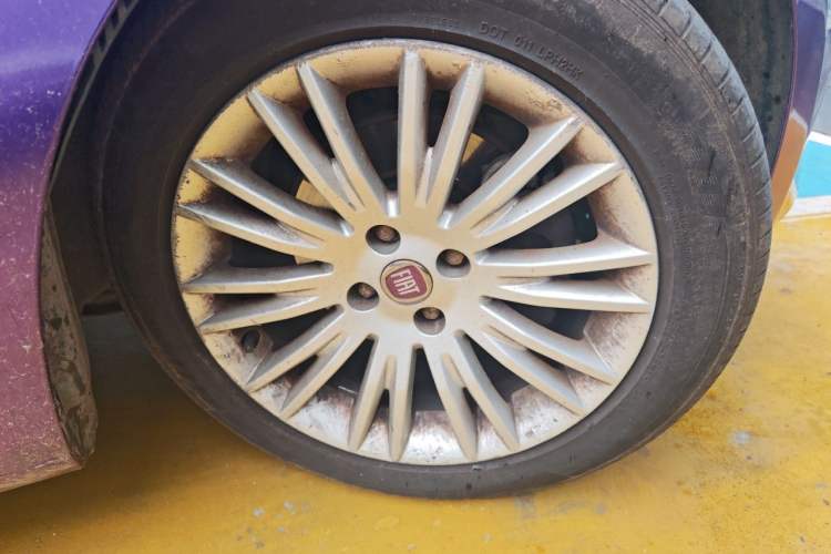 Used Fiat Bravo 2011 1.4T AMT Comfort Edition Right Front Wheel Hub