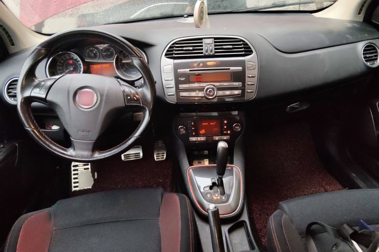 Used Fiat Bravo 2011 1.4T AMT Comfort Edition Center Console