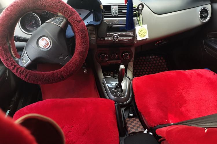 Used Fiat Bravo 2011 1.4T AMT Comfort Edition Center Console