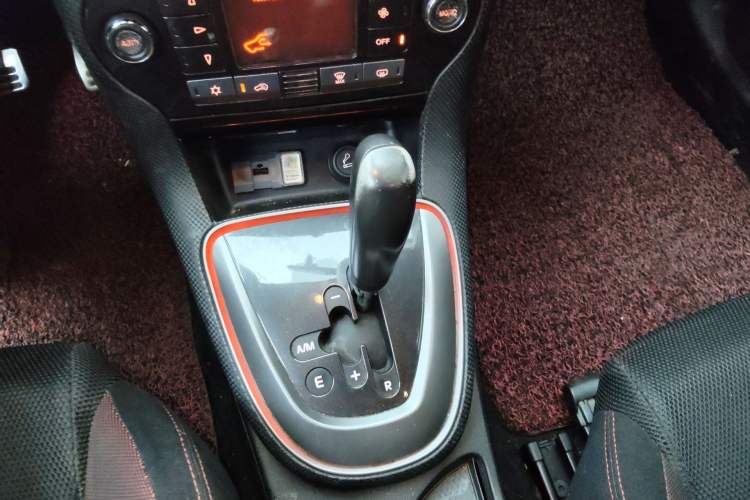 Used Fiat Bravo 2011 1.4T AMT Comfort Edition Gear Lever