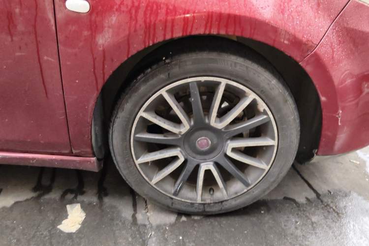 Used Fiat Bravo 2011 1.4T AMT Comfort Edition Right Front Wheel Hub