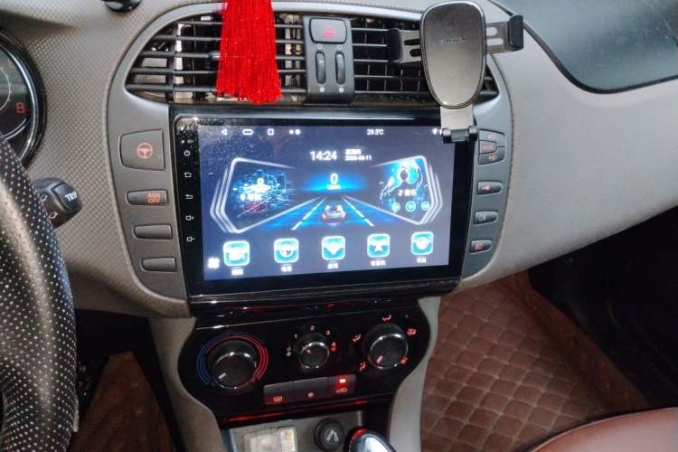 Used Fiat Bravo 2011 1.4T AMT Comfort Edition Audio And AC Panel