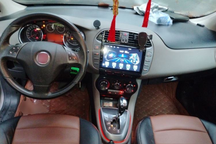 Used Fiat Bravo 2011 1.4T AMT Comfort Edition Center Console