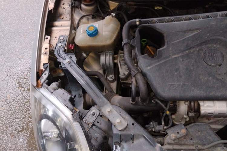 Used Fiat Bravo 2011 1.4T AMT Comfort Edition Engine Bay Right