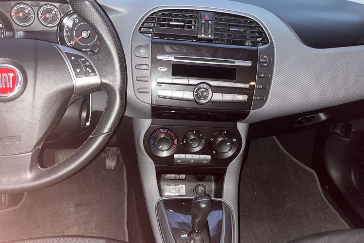 Used Fiat Bravo 2011 1.4T AMT Comfort Edition Audio And AC Panel