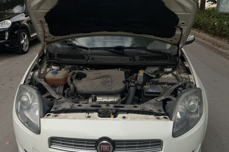 Used Fiat Bravo 2011 1.4T AMT Comfort Edition Engine Bay