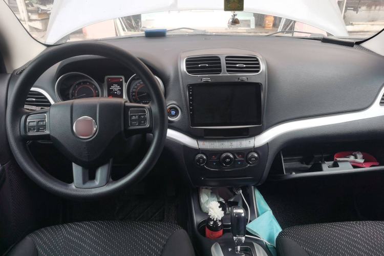 Used Fiat Freemont 2012 2.4L Comfort Edition Center Console