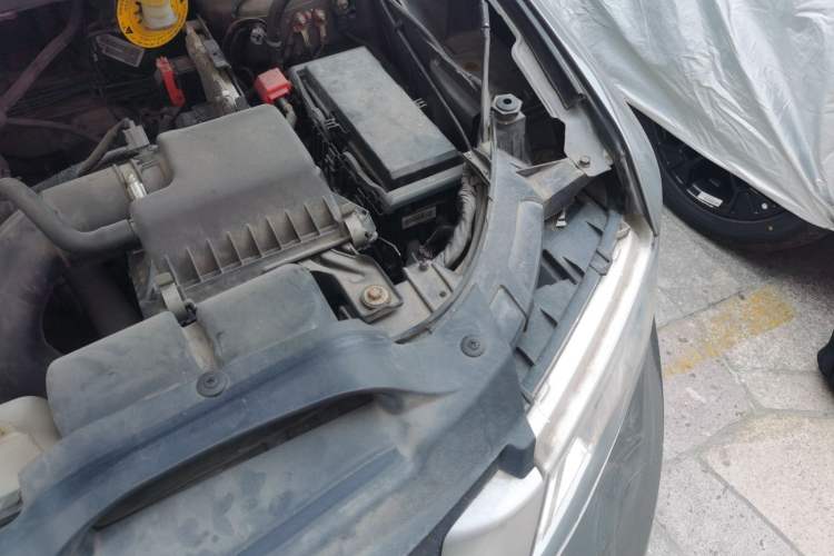 Used Fiat Freemont 2012 2.4L Comfort Edition Engine Bay Left