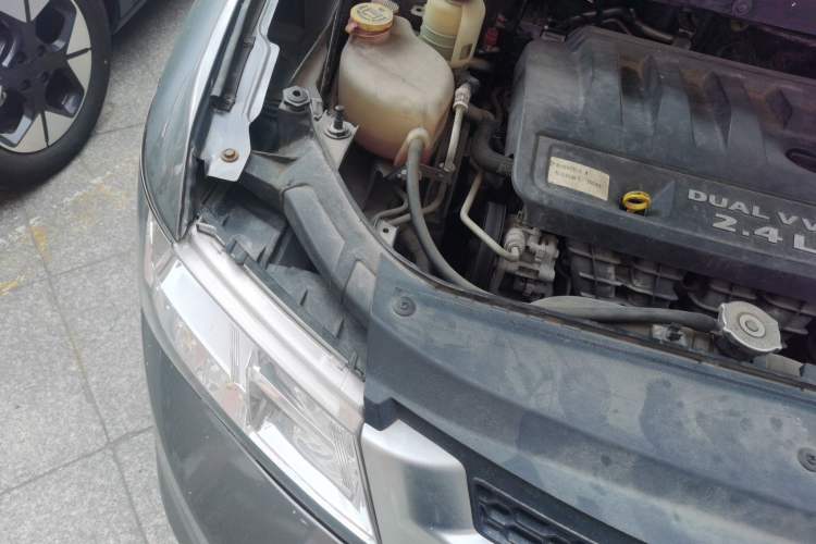 Used Fiat Freemont 2012 2.4L Comfort Edition Engine Bay Right