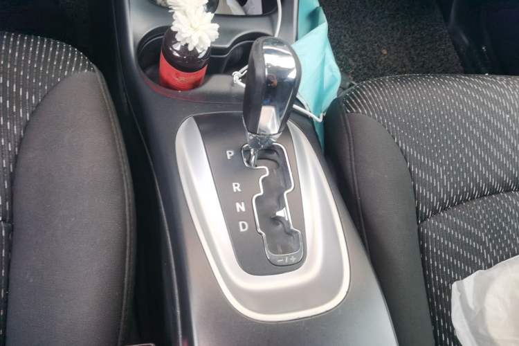 Used Fiat Freemont 2012 2.4L Comfort Edition Gear Lever