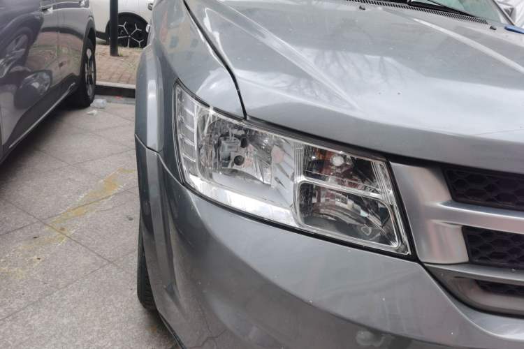 Used Fiat Freemont 2012 2.4L Comfort Edition Right Front Headlight
