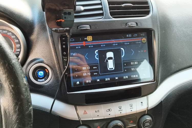 Used Fiat Freemont 2012 2.4L Comfort Edition Audio And AC Panel