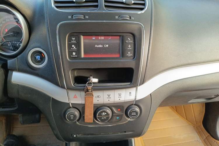 Used Fiat Freemont 2012 2.4L Comfort Edition Audio And AC Panel